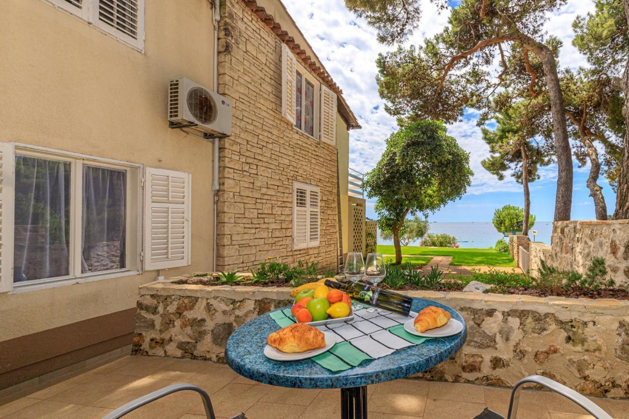 Al Mare Apartments Rovigno Esterno foto
