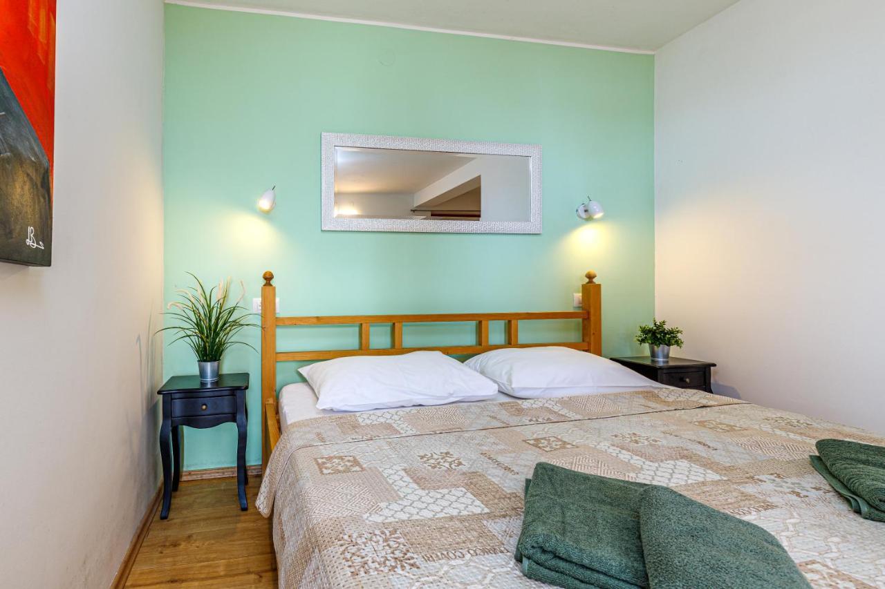 Al Mare Apartments Rovigno Esterno foto